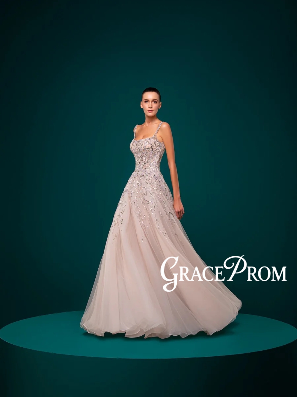 Women Formal Wear Dubai - Elegante avondjurk met vierkante halslijn, Dubai